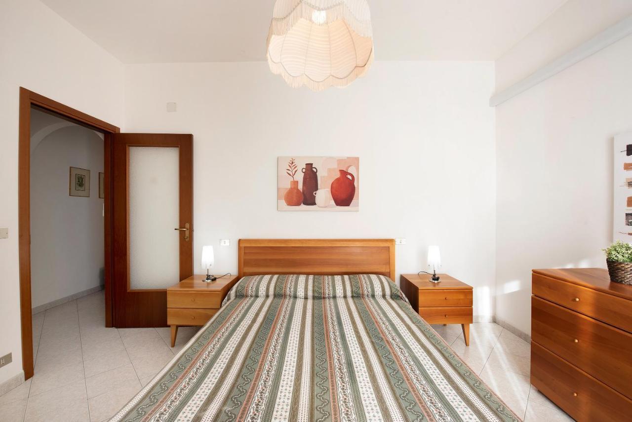 Trilocale Mazzini Con 2 Balconi Apartment Varazze Luaran gambar