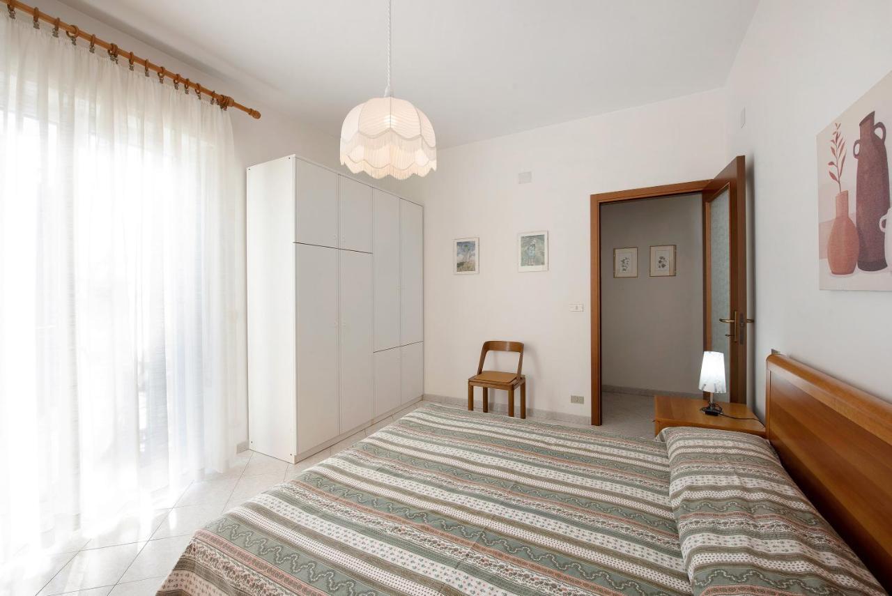 Trilocale Mazzini Con 2 Balconi Apartment Varazze Luaran gambar