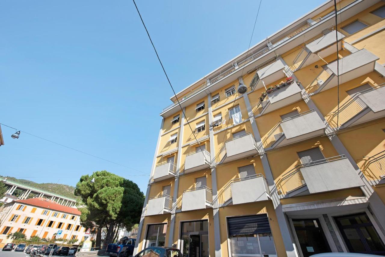 Trilocale Mazzini Con 2 Balconi Apartment Varazze Luaran gambar
