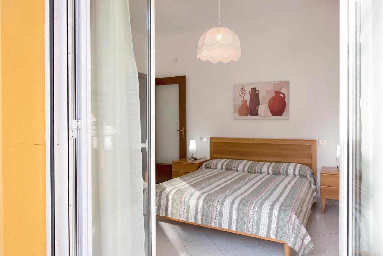Trilocale Mazzini Con 2 Balconi Apartment Varazze Luaran gambar